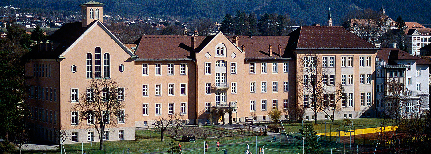 Leopoldinum 2002 Leopoldinum mit neuem Sportplatz 2002