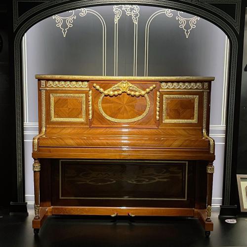 Piano aus dem Schwesternschiff der Titanic