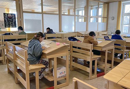 Schülerinnen beim Lernen