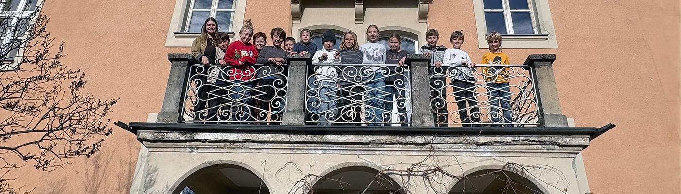 Mittagsgruppe auf dem Balkon
